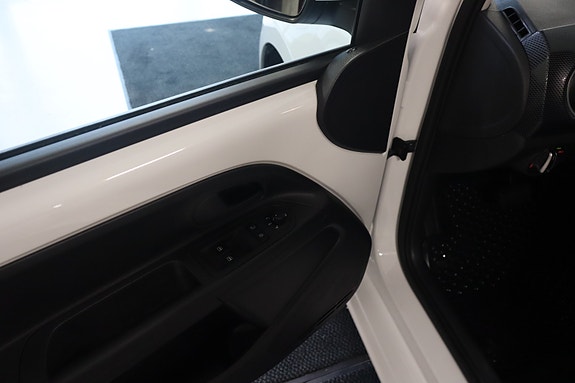 Volkswagen UP! 17 of 30