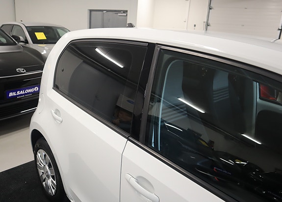 Volkswagen UP! 11 of 30