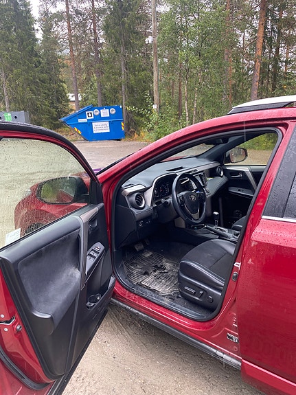 Toyota RAV4 6 of 9