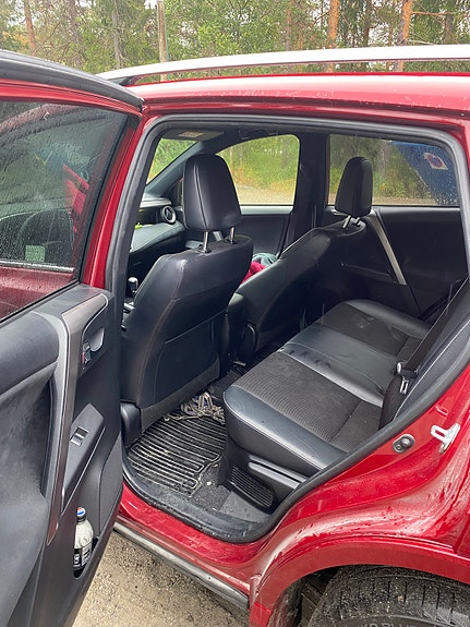 Toyota RAV4 8 of 9