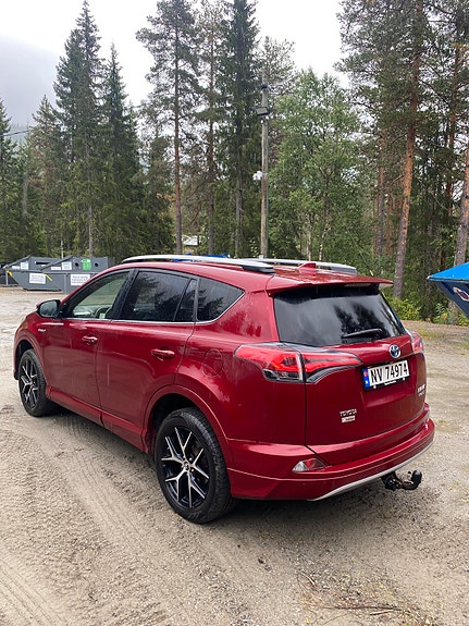Toyota RAV4 4 of 9