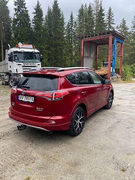Toyota RAV4 3 of 9