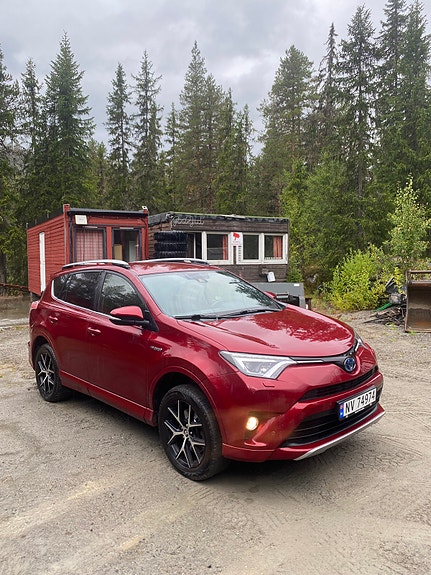 Toyota RAV4 2 of 9