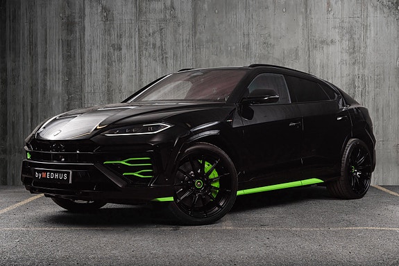 Lamborghini Urus 3 of 30