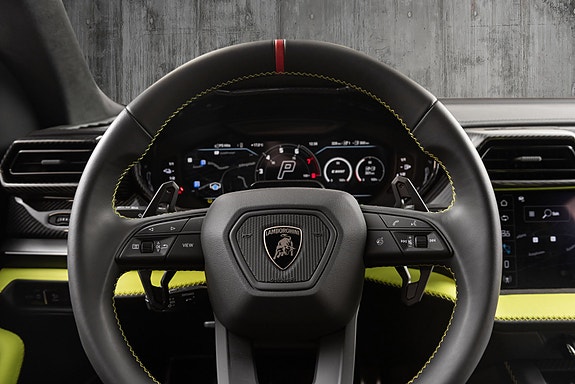 Lamborghini Urus 23 of 30