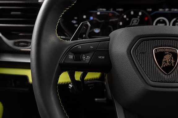 Lamborghini Urus 24 of 30