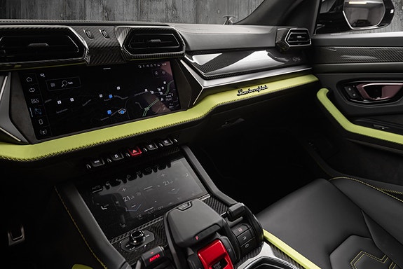 Lamborghini Urus 28 of 30