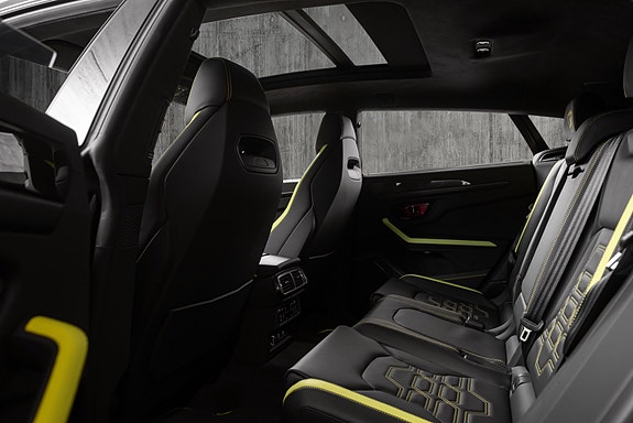 Lamborghini Urus 21 of 30