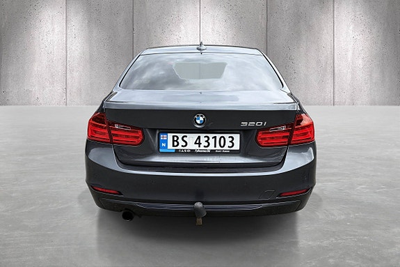 BMW 320i 6 of 24