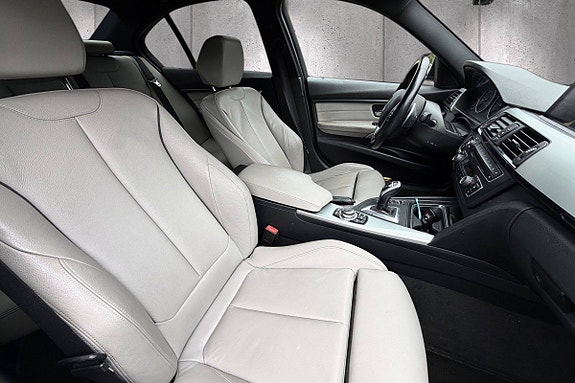 BMW 320i 15 of 24