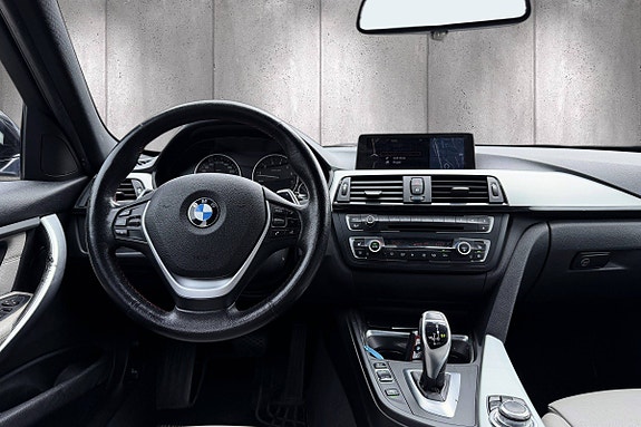 BMW 320i 10 of 24