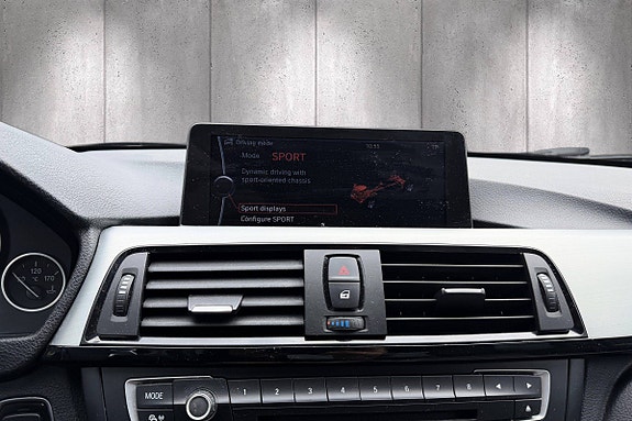 BMW 320i 22 of 24