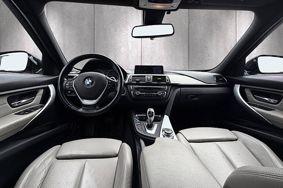 BMW 320i 9 of 24