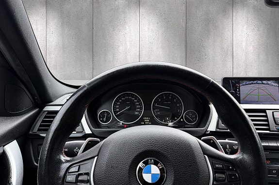BMW 320i 11 of 24