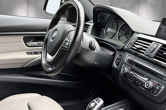 BMW 320i 14 of 24