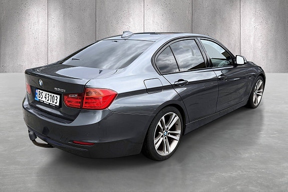 BMW 320i 7 of 24