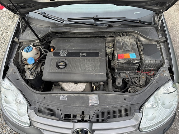 Volkswagen Golf V 4 of 18