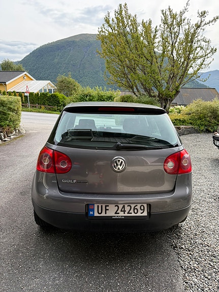 Volkswagen Golf V 6 of 18