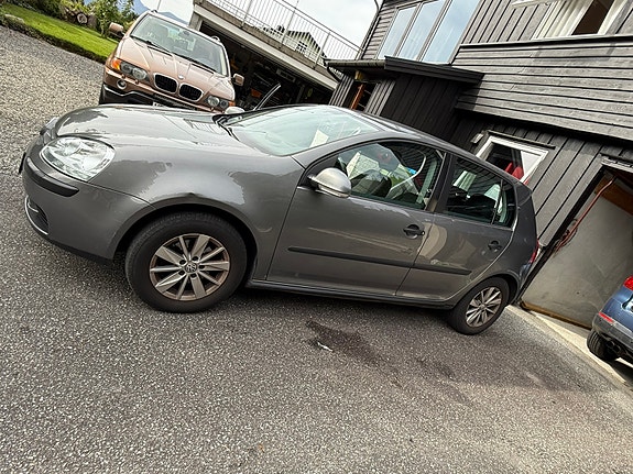 Volkswagen Golf V 2 of 18