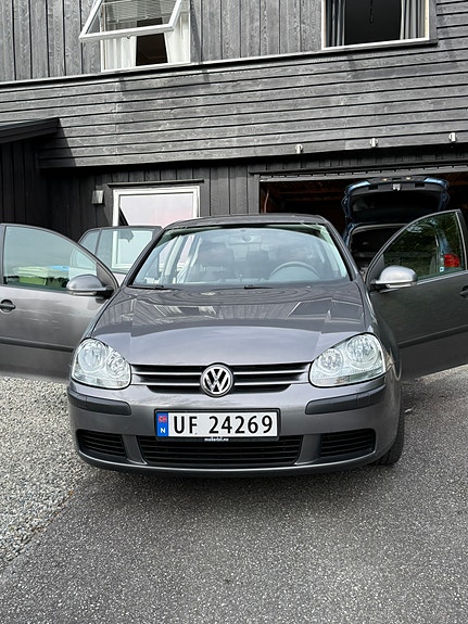 Volkswagen Golf V 3 of 18