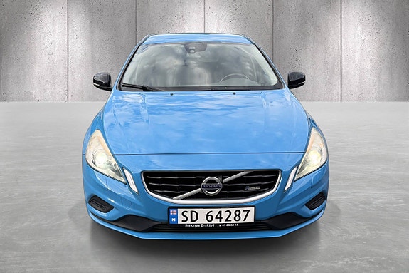 Volvo V60 2 of 21
