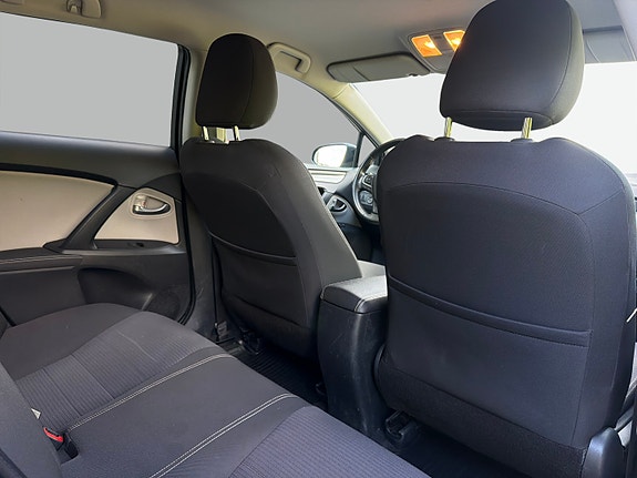 Toyota Avensis 13 of 30