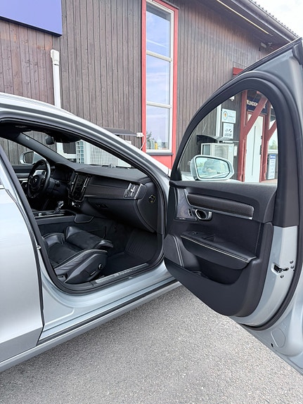 Volvo V90 26 of 30