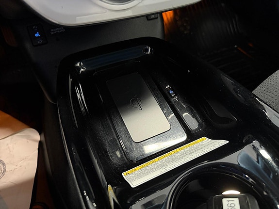 Toyota Prius Plug-in Hybrid 24 of 30