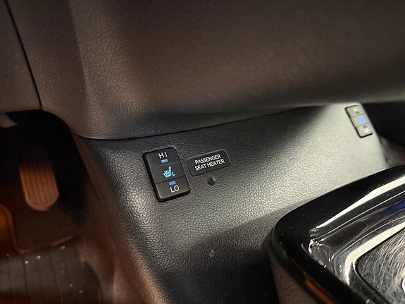 Toyota Prius Plug-in Hybrid 25 of 30