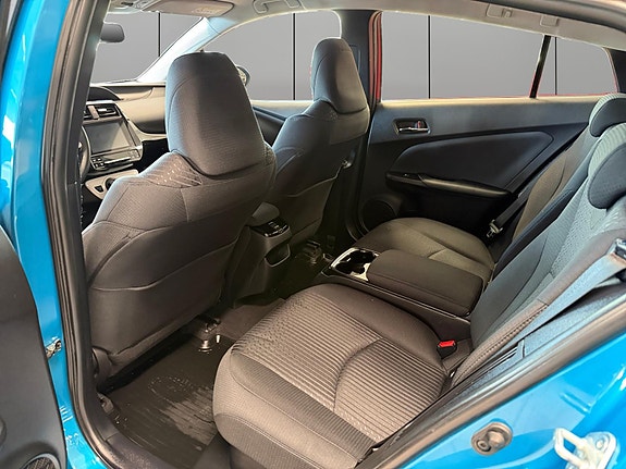 Toyota Prius Plug-in Hybrid 26 of 30