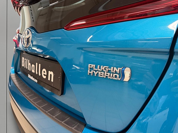 Toyota Prius Plug-in Hybrid 29 of 30