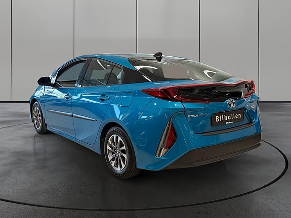 Toyota Prius Plug-in Hybrid 3 of 30