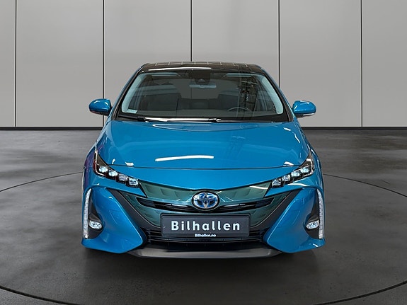 Toyota Prius Plug-in Hybrid 8 of 30