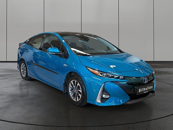 Toyota Prius Plug-in Hybrid 7 of 30