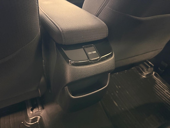 Toyota Prius Plug-in Hybrid 27 of 30