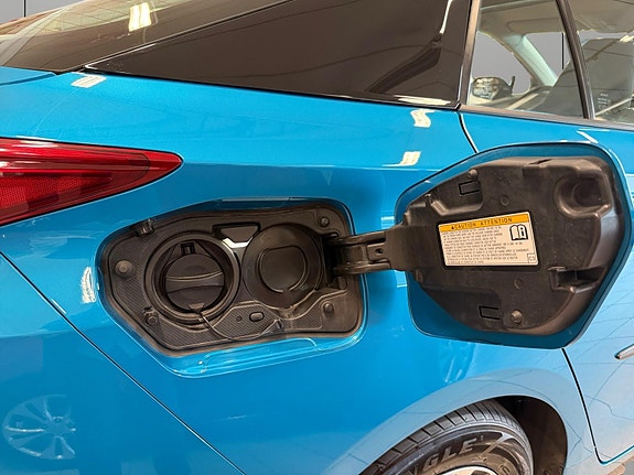 Toyota Prius Plug-in Hybrid 30 of 30