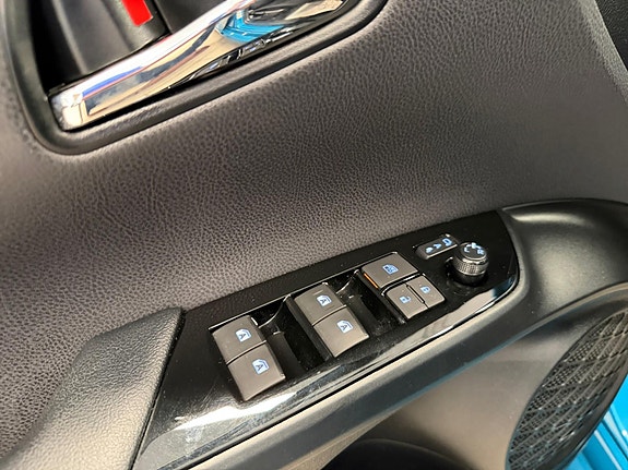 Toyota Prius Plug-in Hybrid 12 of 30
