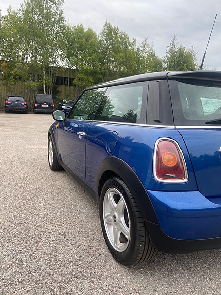 MINI Cooper 22 of 30