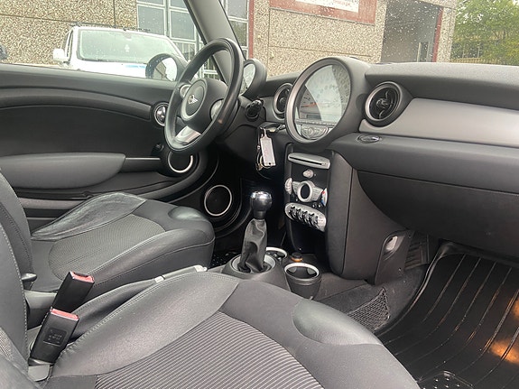 MINI Cooper 29 of 30