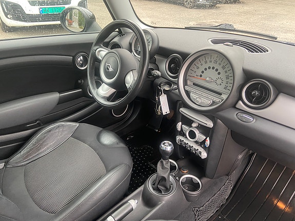 MINI Cooper 30 of 30