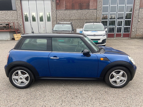 MINI Cooper 13 of 30