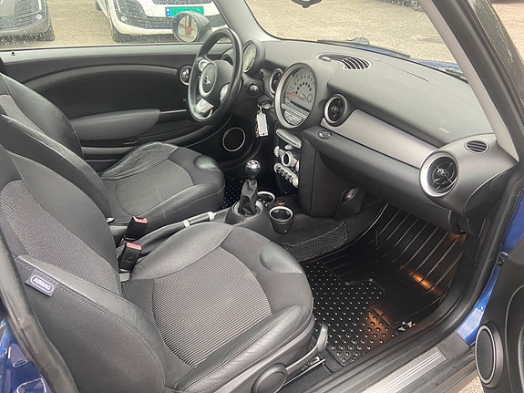 MINI Cooper 27 of 30