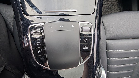 Mercedes-Benz EQC400 18 of 23