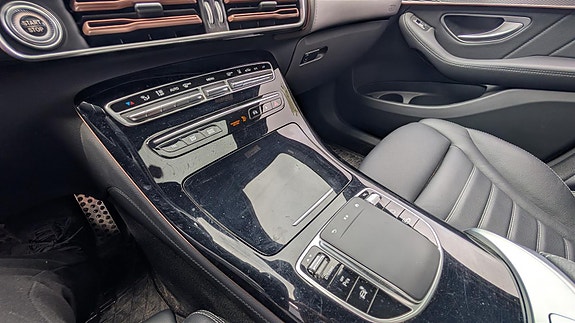 Mercedes-Benz EQC400 17 of 23