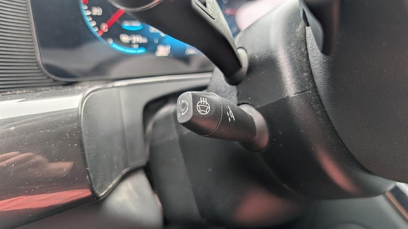 Mercedes-Benz EQC400 14 of 23