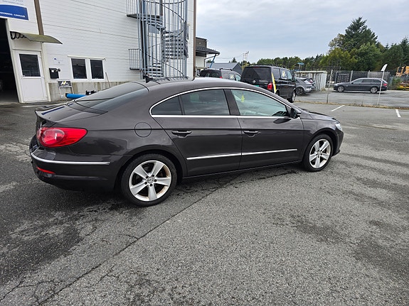 Volkswagen Passat CC 2 of 21