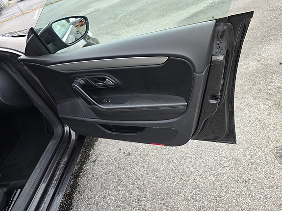 Volkswagen Passat CC 16 of 21