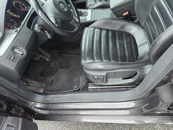 Volkswagen Passat CC 17 of 21