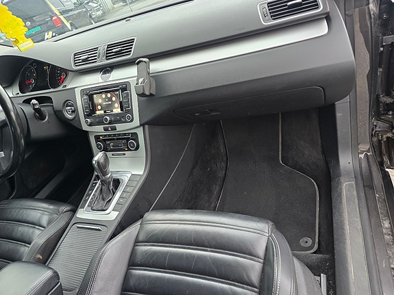 Volkswagen Passat CC 13 of 21