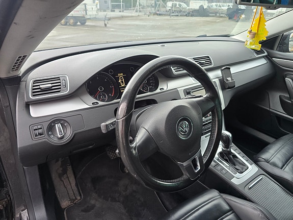 Volkswagen Passat CC 18 of 21